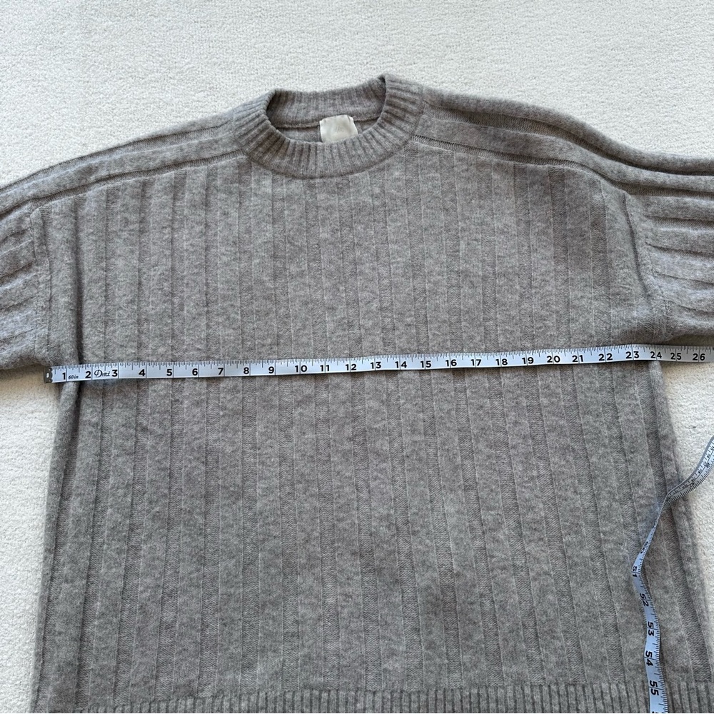 H&M Ribbed Crewneck Pullover Knit Sweater - Picture 6 of 6